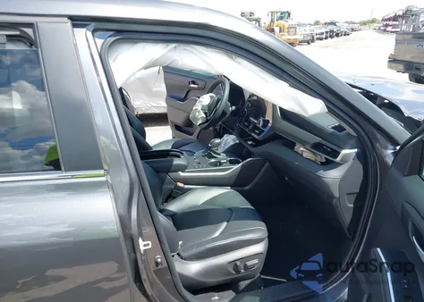 2024 Toyota Highlander Xle z USA, uszkodzony, nr VIN 5TDKDRAH2RS528168